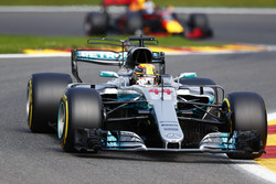 Lewis Hamilton, Mercedes AMG F1 W08, Daniel Ricciardo, Red Bull Racing RB13