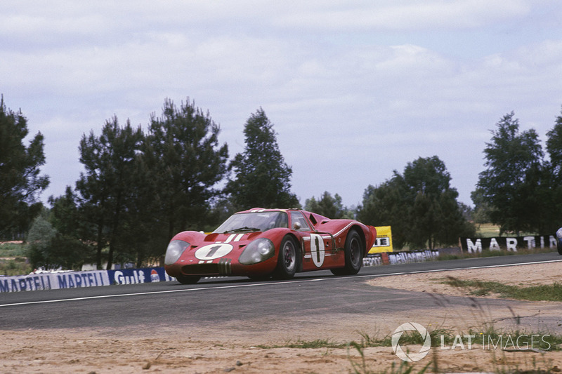 #1 Ford GT40 Mk4: A.J. Foyt, Dan Gurney