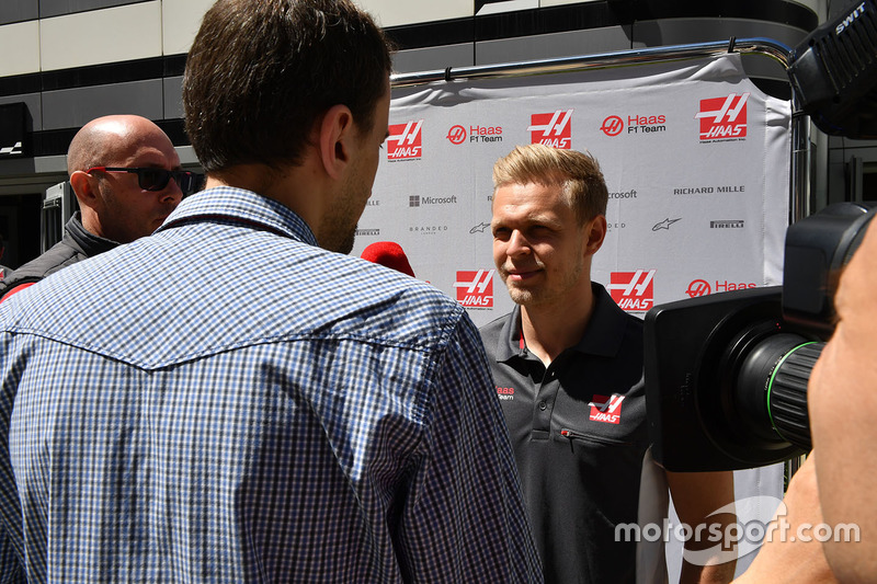 Kevin Magnussen, Haas F1 Team talks to the media