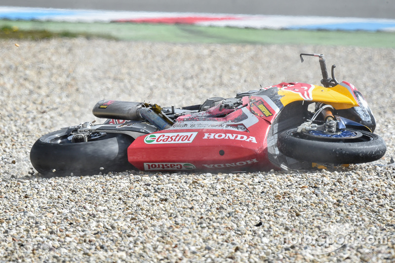Sturz: Stefan Bradl, Honda World Superbike Team