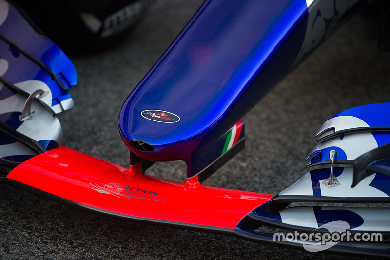 Scuderia Toro Rosso STR12 front wing detail