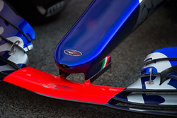 Scuderia Toro Rosso STR12 front wing detail