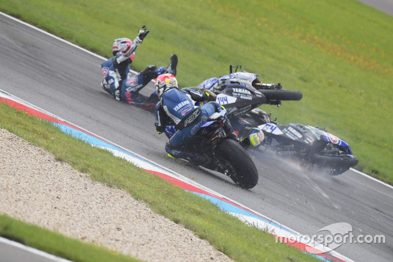 Crash von Federico Caricasulo, GRT Yamaha Official WorldSSP Team, Lucas Mahias, GRT Yamaha Official WorldSSP Team