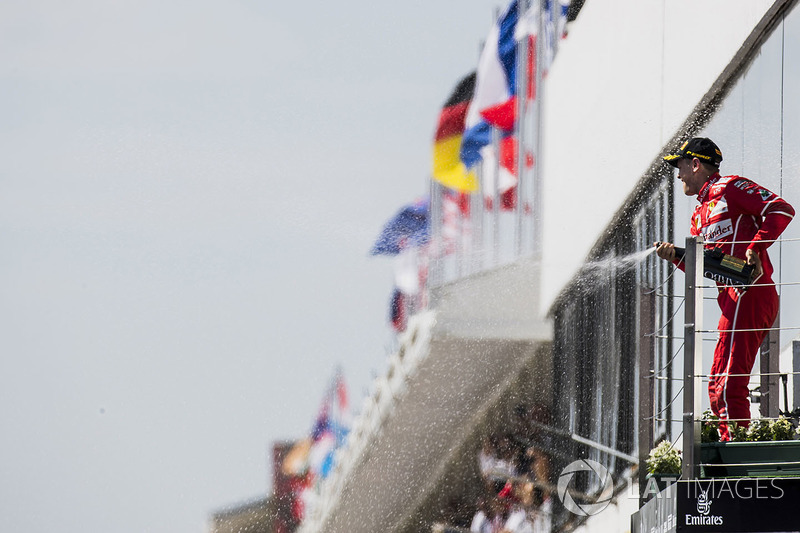 Race winner Sebastian Vettel, Ferrari, Champagne