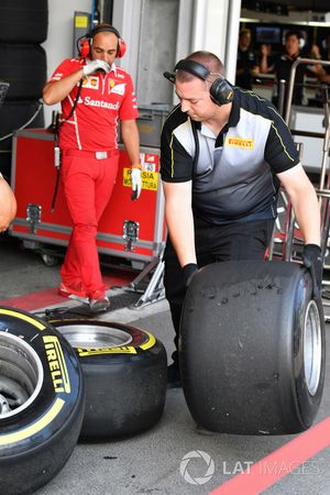 Ingénieur et pneus Pirelli