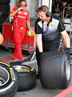 Ingénieur et pneus Pirelli