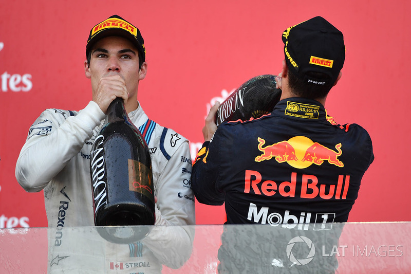 Lance Stroll, Williams e Daniel Ricciardo, Red Bull Racingfesteggiano sul podio con lo champagne