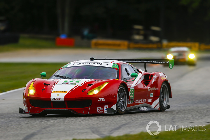 #63 Scuderia Corsa Ferrari 488 GT3: Крістіна Нільсен, Алессандро Бальзан