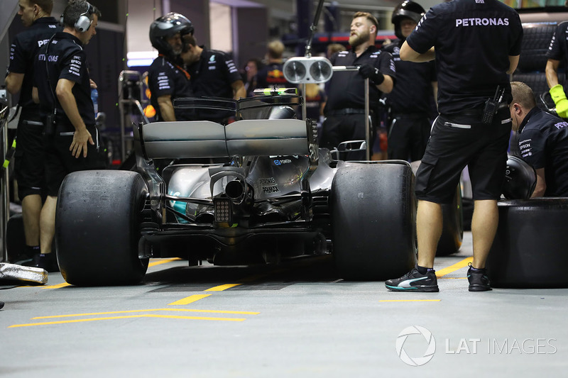 Тренировка пит-стопа Mercedes F1