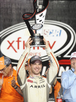 Ganador de la carrera y Campeón 2016 Daniel Suárez, Joe Gibbs Racing Toyota