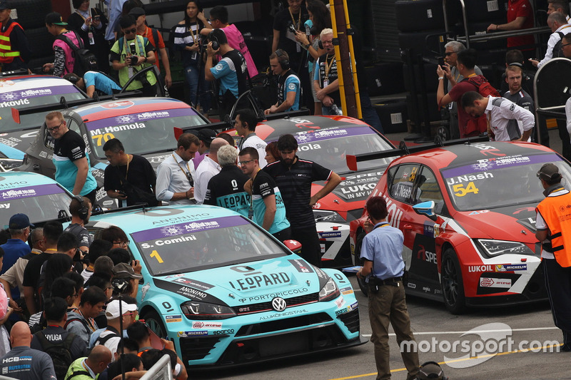 Stefano Comini, Leopard Racing Team Volkswagen Golf GTI; James Nash, Craft Bamboo Racing SEAT León SEQ