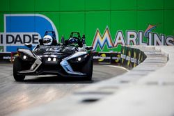 Felipe Massa guida la Polaris Slingshot SLR