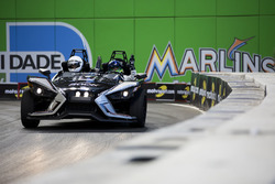 Felipe Massa guida la Polaris Slingshot SLR