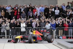 Daniel Ricciardo, Red Bull Racing geeft een demo bij het hoofdkantoor van ExxonMobil