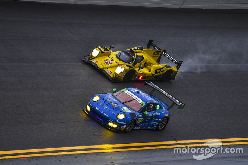 #991 TRG Porsche 911 GT3 R: Santiago Creel, Wolf Henzler, Jan Heylen, Mike Hedlund, Timothy Pappas