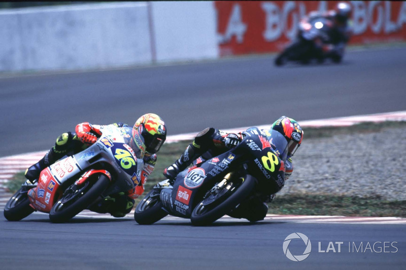 Valentino Rossi bertarung melawan Kazuto Sakata di Sentul