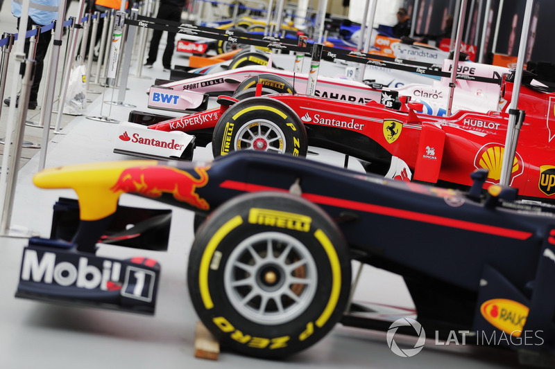 Kumpulan mobil-mobil F1
