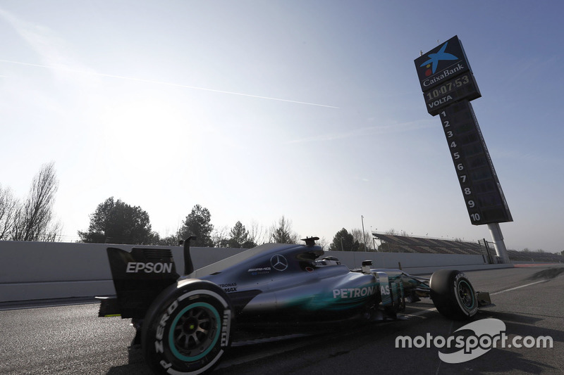 Valtteri Bottas, Mercedes F1 W08, sale del pit lane
