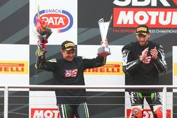 Podium : le deuxième Leon Haslam, Puccetti Racing, le vainqueur Tom Sykes, Kawasaki Racing