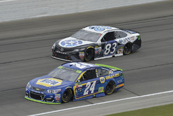 Chase Elliott, Hendrick Motorsports Chevrolet, Brett Moffitt, BK Racing Toyota