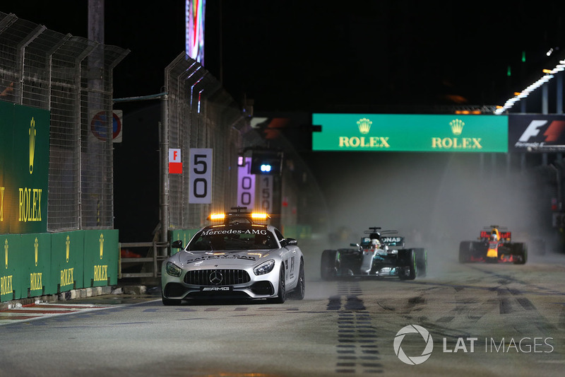 Safety Car leads Lewis Hamilton, Mercedes AMG F1 F1 W08