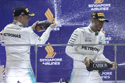 Podyum: 3. Valtteri Bottas, Mercedes AMG F1 Yarış galibi Lewis Hamilton, Mercedes AMG F1