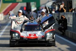 Победители, экипаж №2 команды Porsche Team, Porsche 919 Hybrid: Брендон Хартли, Эрл Бамбер, Тимо Бер