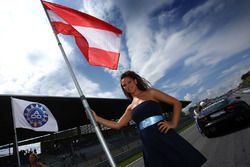 Girl mit Flagge von Österreich