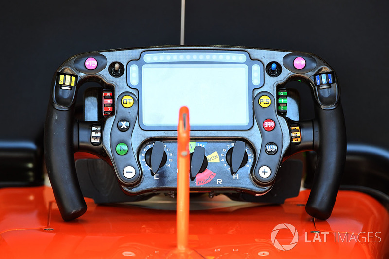 McLaren MCL32 steering wheel