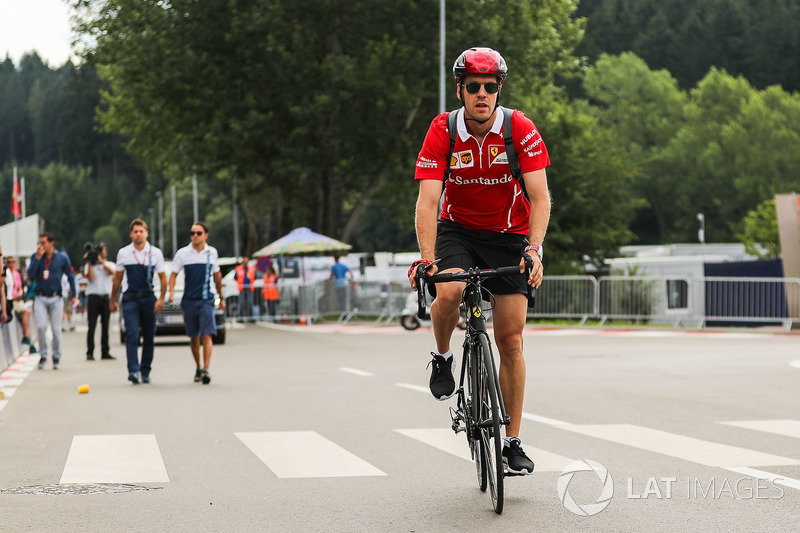 Sebastian Vettel, Ferrari monta una bicicleta
