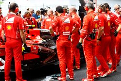 The Ferrari team gather around the car of Kimi Raikkonen, Ferrari SF70H, as it develops Turbo proble