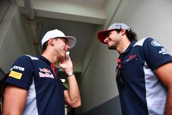 Гонщики Scuderia Toro Rosso Пьер Гасли и Карлос Сайнс-мл.