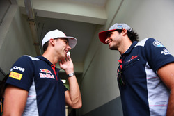Pierre Gasly, Scuderia Toro Rosso ve Carlos Sainz Jr., Scuderia Toro Rosso