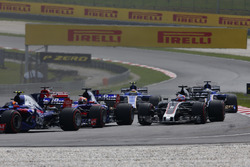Carlos Sainz Jr., Scuderia Toro Rosso STR12, Pierre Gasly, Scuderia Toro Rosso STR12, Romain Grosjea
