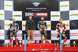 Podium : le vainqueur Jonathan Rea, Kawasaki Racing, le deuxième, Tom Sykes, Kawasaki Racing, le troisième, Chaz Davies, Ducati Team