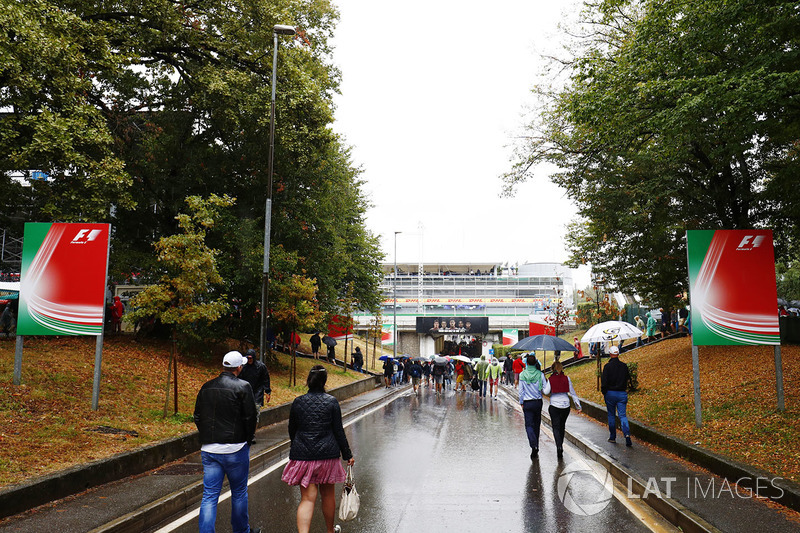 The entrance to the circuit