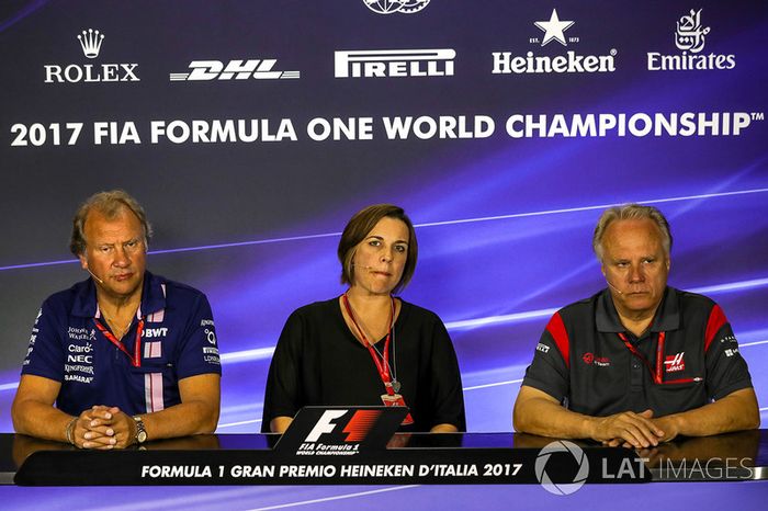 Robert Fearnley, Sahara Force India F1 Team Subdirector equipo, Claire Williams, Williams Director Adjunto y Gene Haas F1 Team, fundador y Presidente, equipo de Haas F1 en la Conferencia de prensa