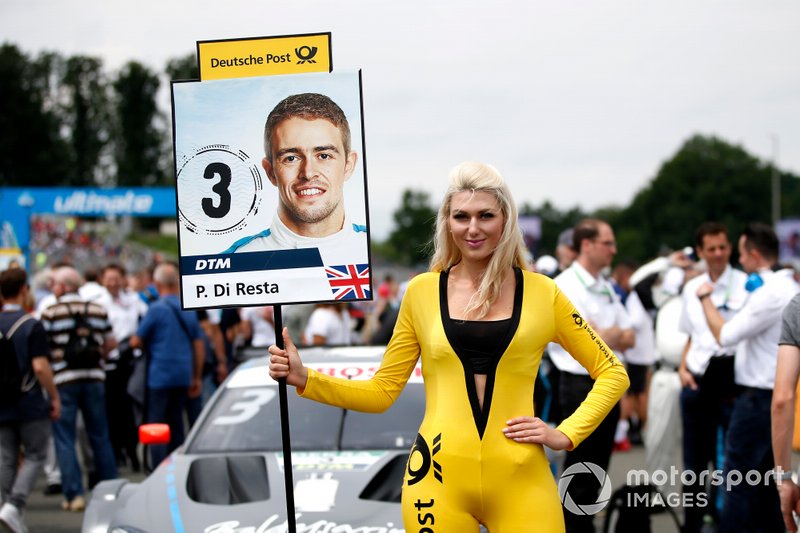 La grid girl di Paul Di Resta, R-Motorsport