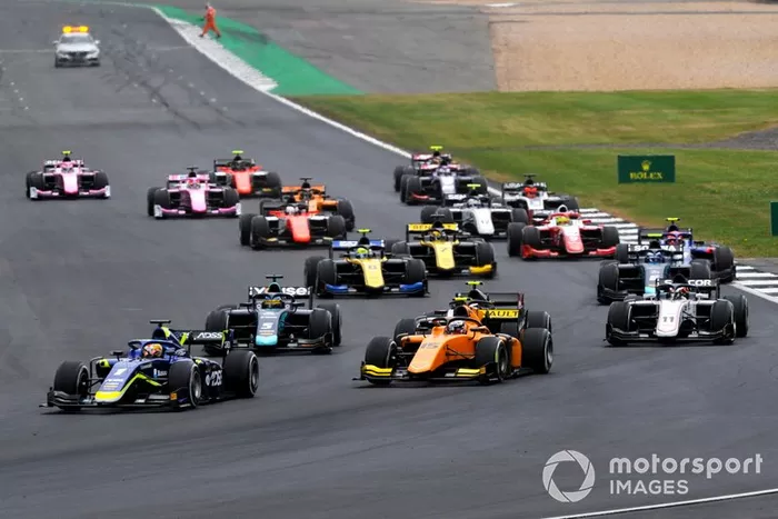 Louis Deletraz, Carlin, Jack Aitken, Campos Racing and Callum Ilott, Sauber Junior Team by Charouz at the start of the race 