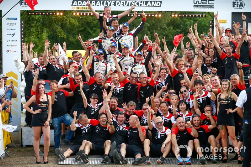 Podio: Il vincitore Ott Tänak, Martin Järveoja, Toyota Gazoo Racing WRT Toyota Yaris WRC. secondo classificato Kris Meeke, Sebastian Marshall, Toyota Gazoo Racing WRT Toyota Yaris WRC, terzo classificato Jari-Matti Latvala, Miikka Anttila, Toyota Gazoo Racing WRT Toyota Yaris WRC con il team