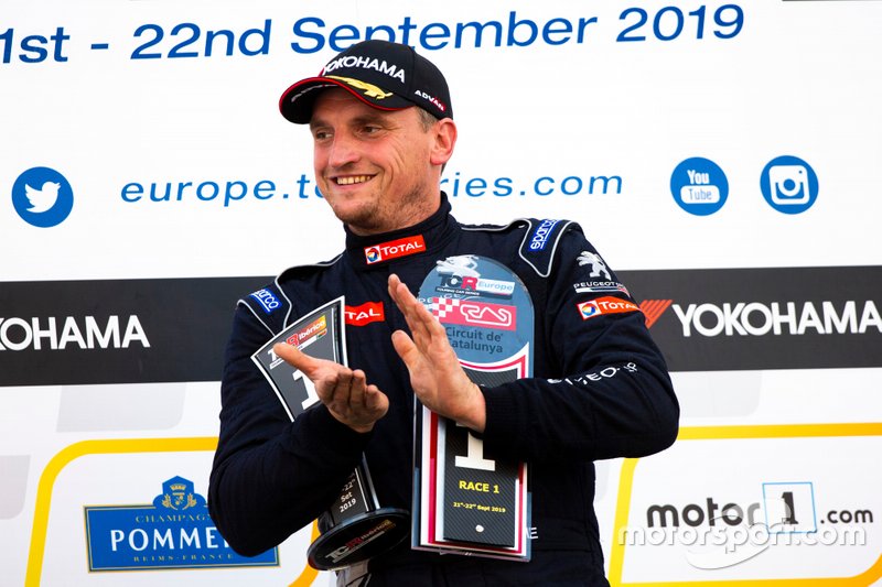Podio: Il vincitore della gara Julien Briché, JSB Compétition Peugeot 308 TCR