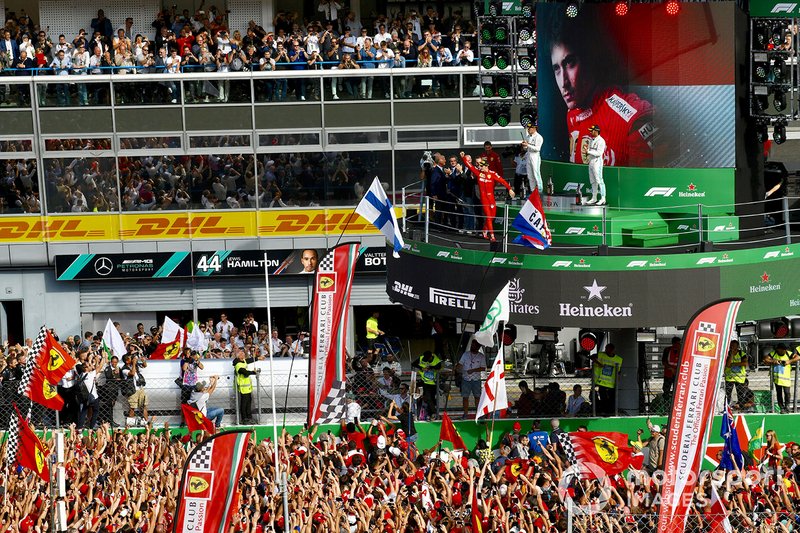 Podio: ganador de la carrera Charles Leclerc, Ferrari