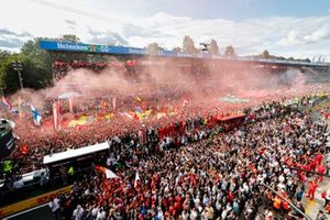 Tifosi on the track 