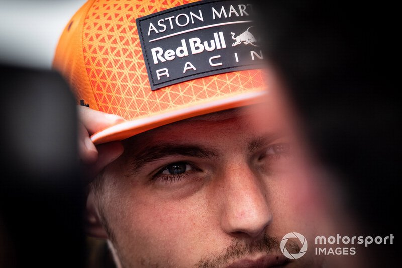 Max Verstappen, Red Bull Racing con los medios