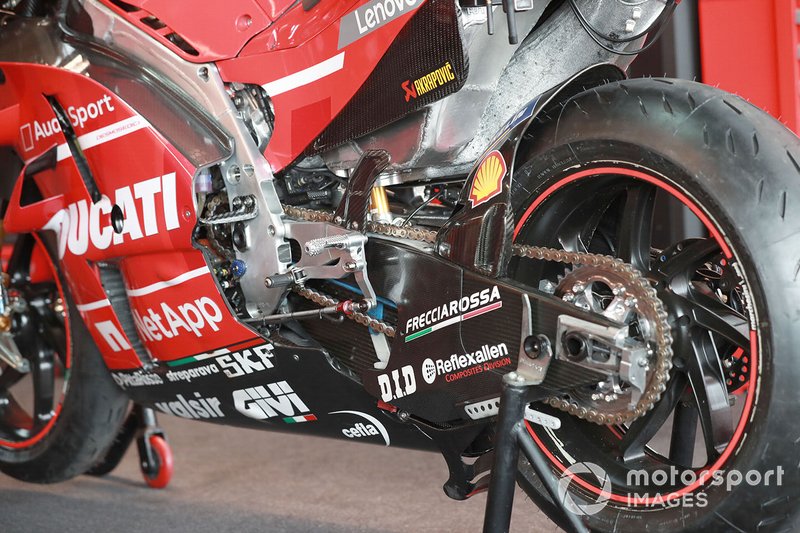 Detalle de la moto del equipo Ducati