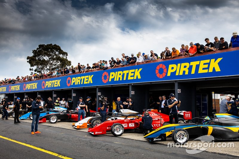 Carros no pitlane