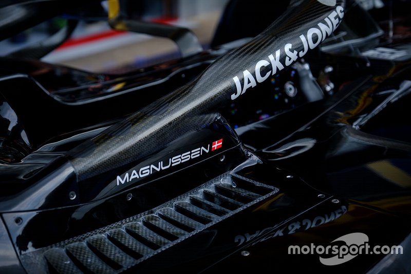 Cabina del Haas F1 team VF-19 Kevin Magnussen