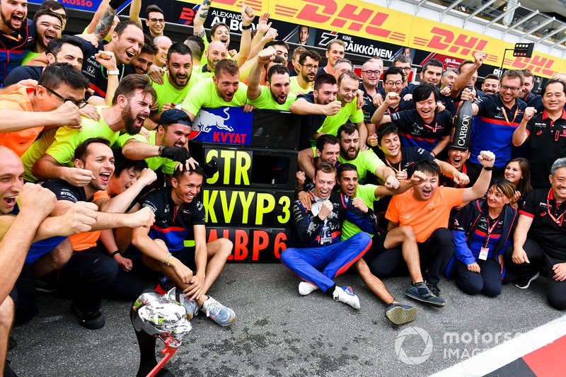 Daniil Kvyat, Toro Rosso, merayakan podium