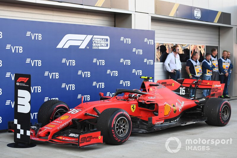 Charles Leclerc, Ferrari SF90, terzo classificato, arriva al Parc Ferme