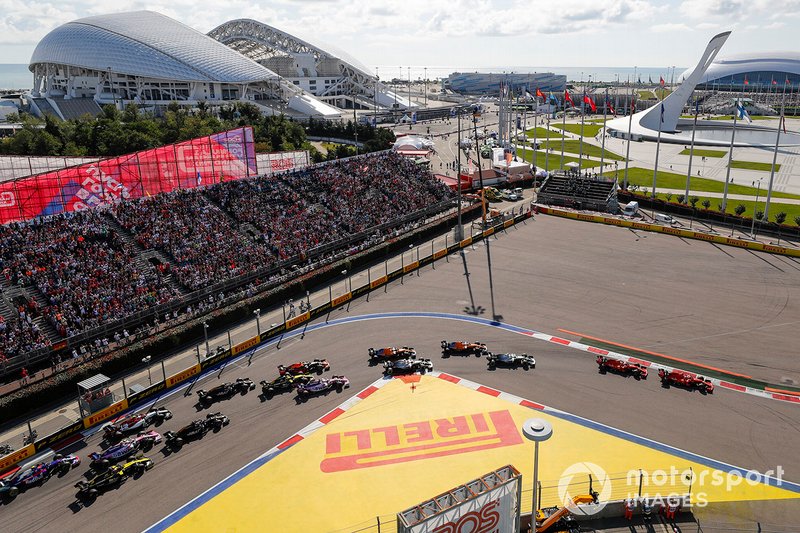 Inicio Sebastian Vettel, Ferrari SF90, Charles Leclerc, Ferrari SF90